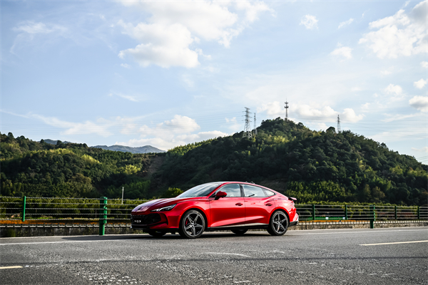 B级运动轿车新标杆来了，MG7 2025款智能登场，限时一口价11.29万元起